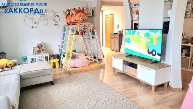 В Барнауле продают квартиру за 12,7 млн рублей.