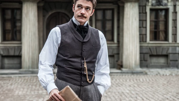 Максим Матвеев в сериале «Анна Каренина» 2017 года.