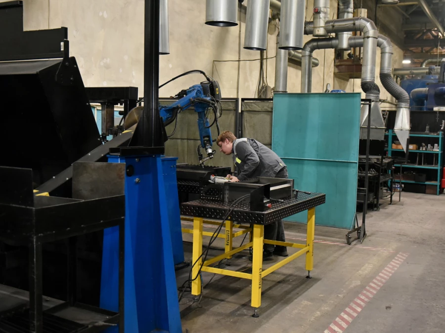 Глава Барнаула Вячеслав Франк посетил крупное городское предприятие «Тонар плюс».