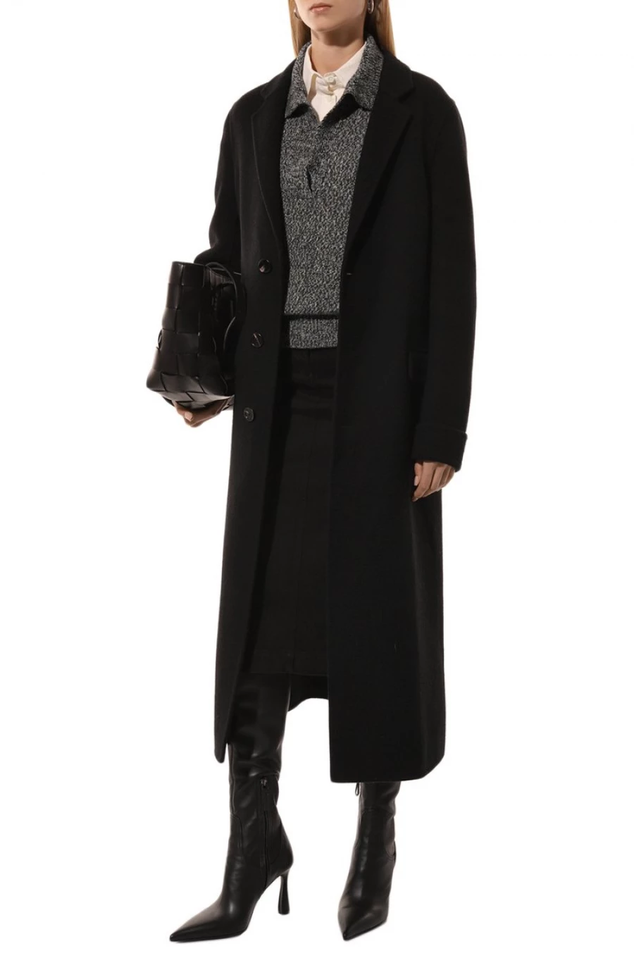 Серый свитер из шерсти, 72 600 рублей.