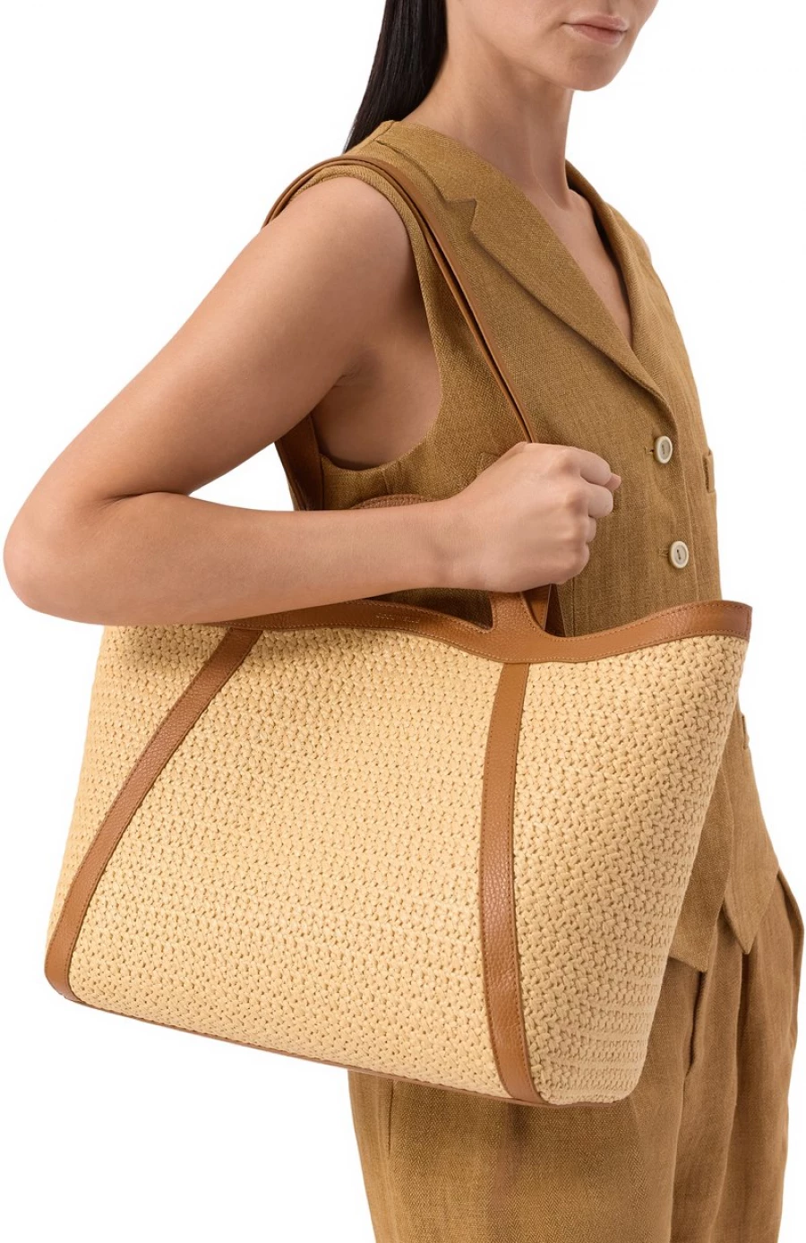 Сумка под стиль бохо, 41 800 рублей.