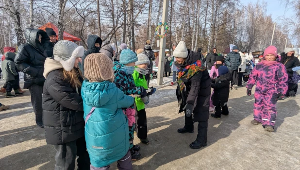  Как в барнаульцы встретили Масленицу в «Лесной сказке»