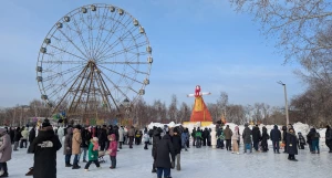 В парке «Арлекино» барнаульцы встретили весну и проводили зиму.