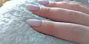 Ногти. Маникюр. Женская рука. 