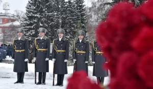  Торжественное возложение цветов к Мемориалу славы