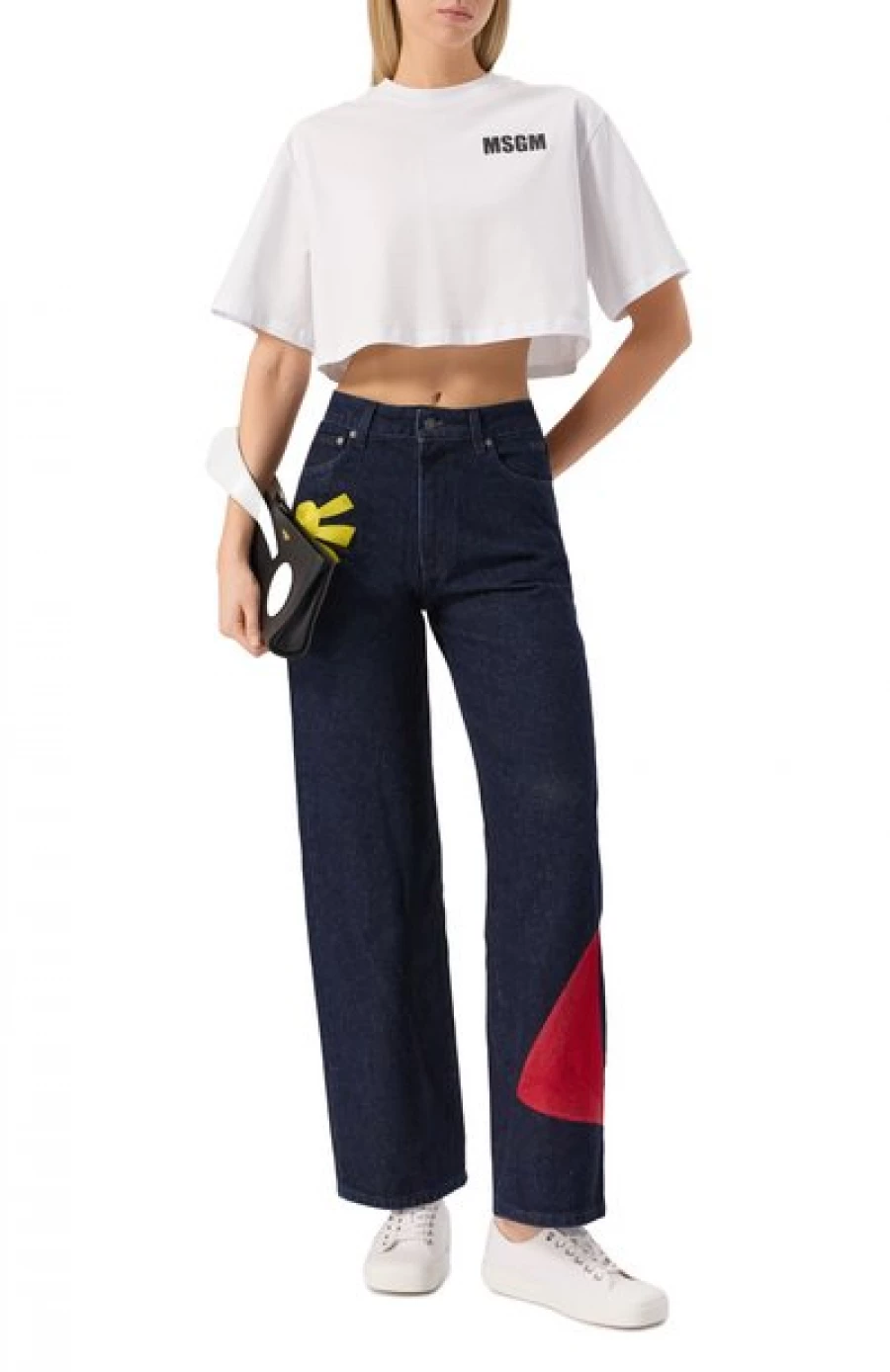 Джинсы с вышивкой, 40 900 рублей.