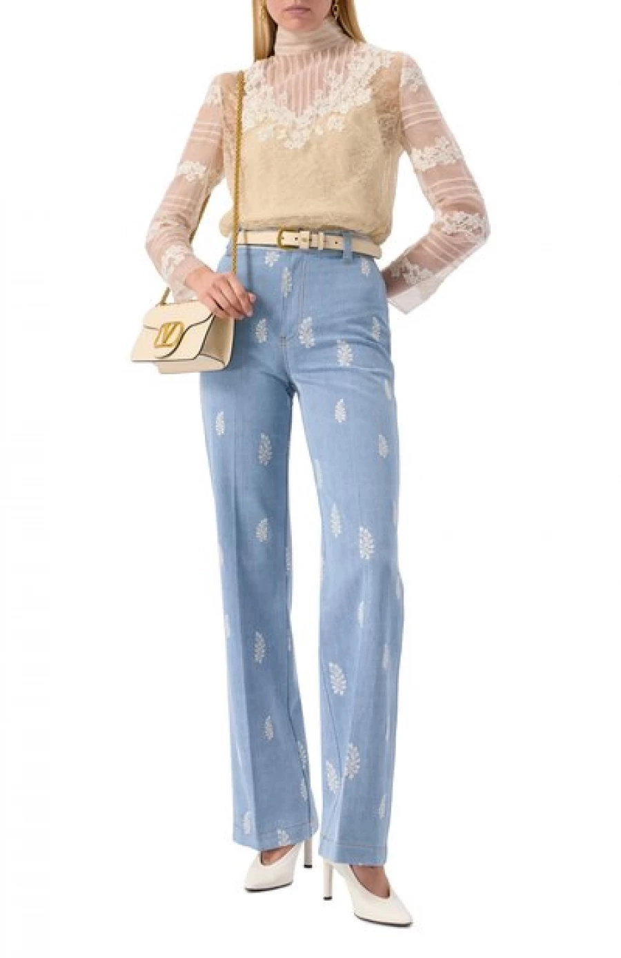 Джинсы с вышивкой, 206 000 рублей.