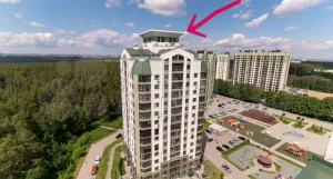 Эксклюзивные апартаменты с частным домом на крыше продают в Барнауле.