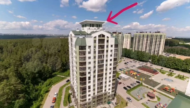 Эксклюзивные апартаменты с частным домом на крыше продают в Барнауле.