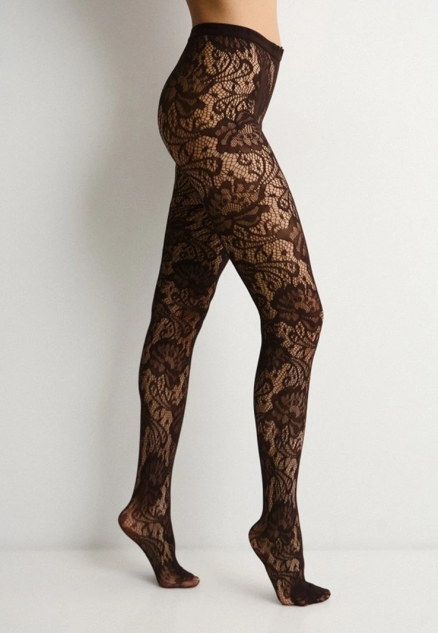 Кружевные колготки, 2 699 рублей.