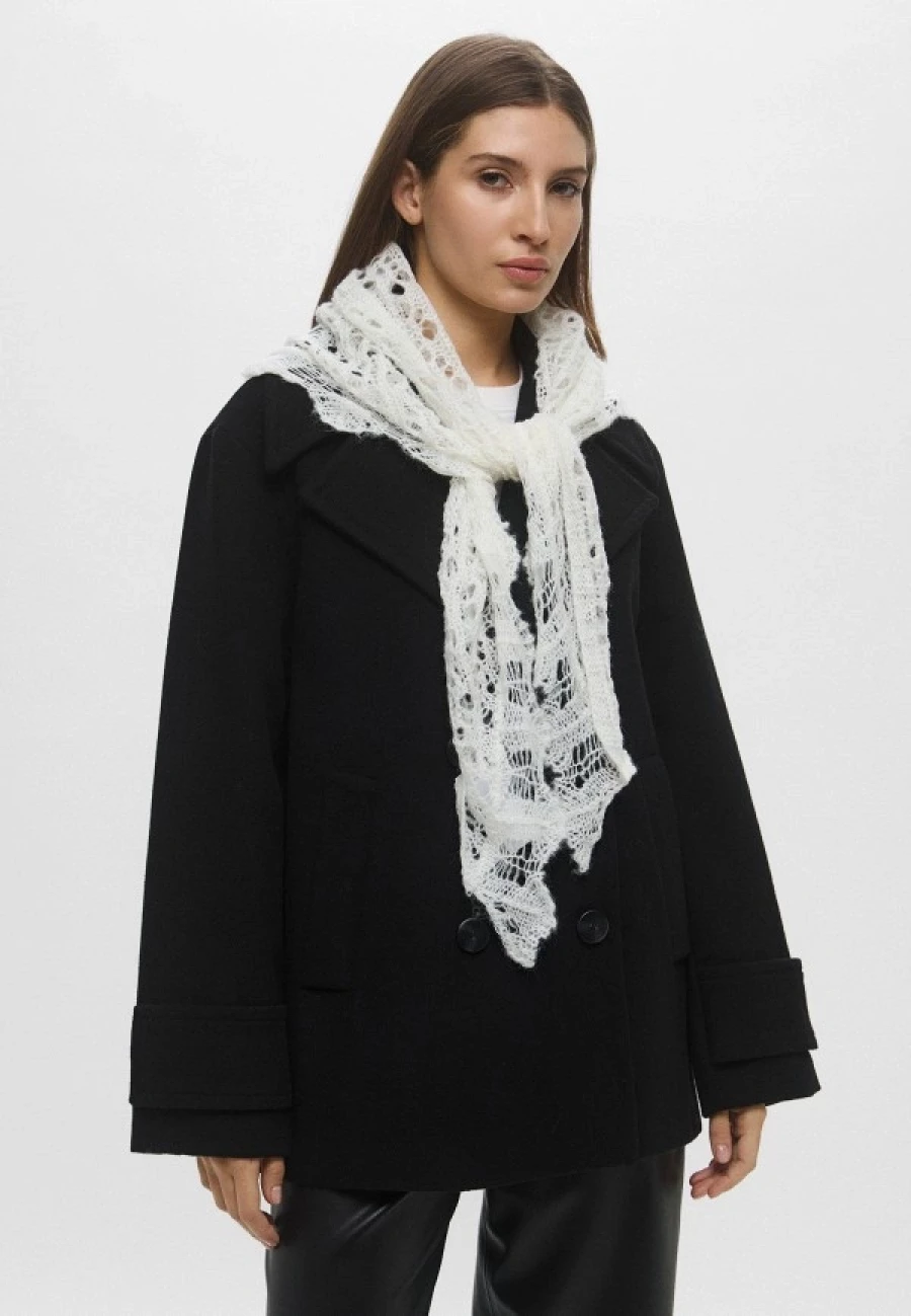 Косынка кружевная, 1 825 рублей.