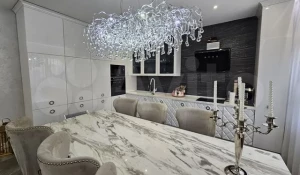 «Королевский» таунхаус продается в Барнауле за 45 млн рублей.