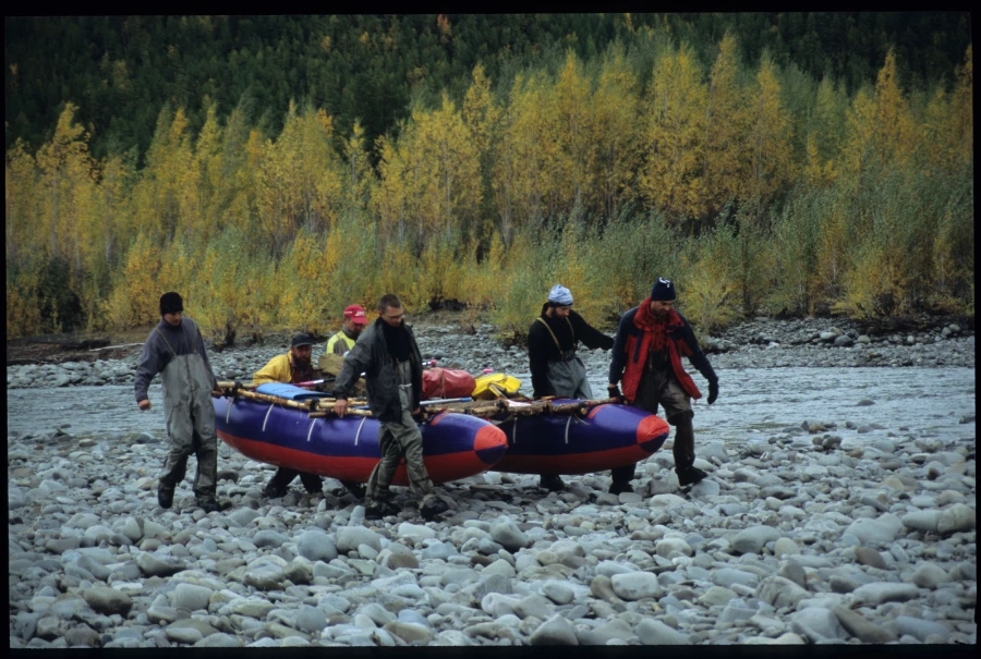 Сплав российско-швейцарской команды в Якутию в 2005 году. 