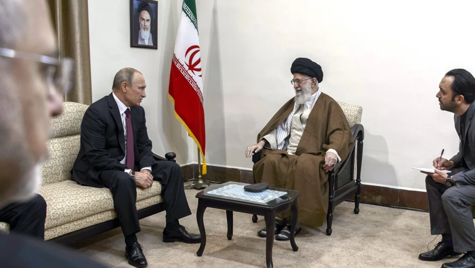 Владимир Путин Верховным руководителем и духовным лидером Исламской Республики Иран аятоллой Али Хаменеи, 2017.