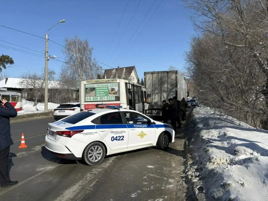 ДТП с участием автобуса и грузовика