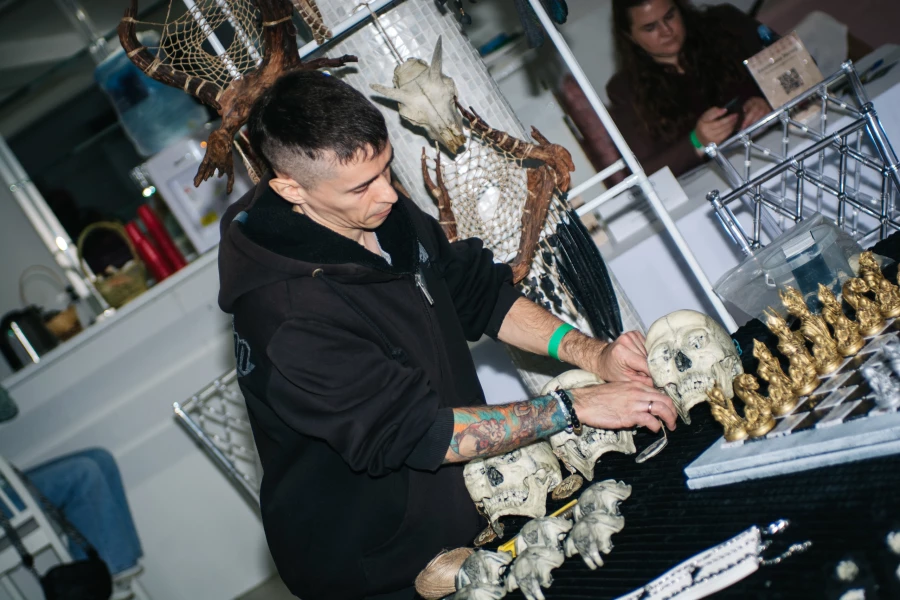 Егор Губарев. Черепа из пластика