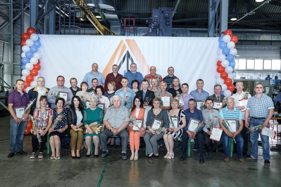 Традиционная церемония чествования сотрудников, отработавших на заводе 10, 15, 20, 25, 25 и более лет (2019 г.).