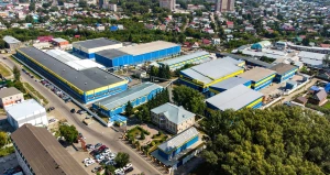 Территория Алтайского трансформаторного завода летом (вид сверху).