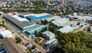 Территория Алтайского трансформаторного завода летом (вид сверху).