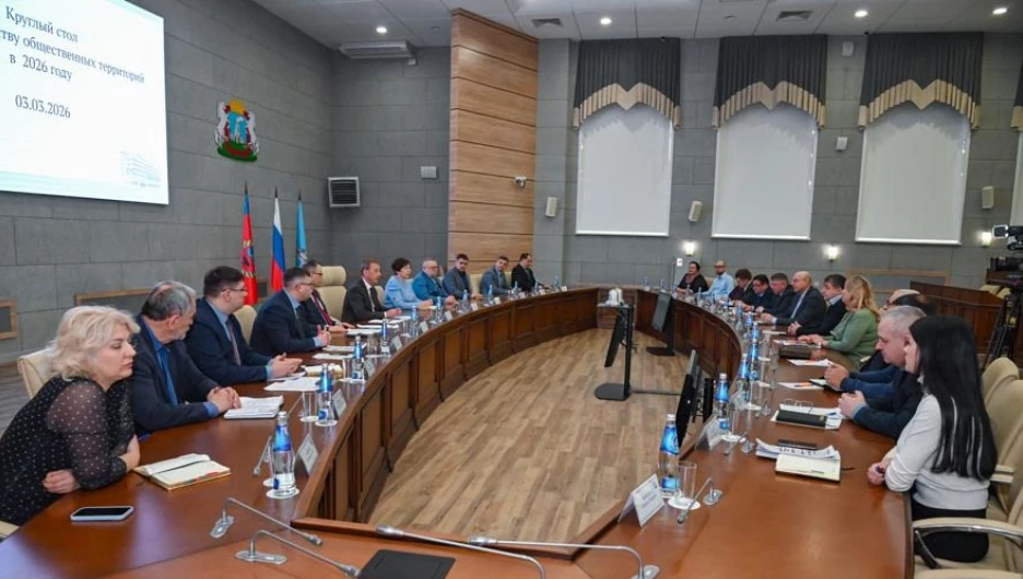 Круглый стол по теме благоустройства в 2026 году общественных территорий Барнаула в рамках национального проекта «Инфраструктура для жизни».