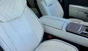 В Барнауле продают Hongqi E-HS9.