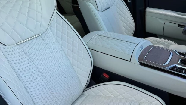 В Барнауле продают Hongqi E-HS9.