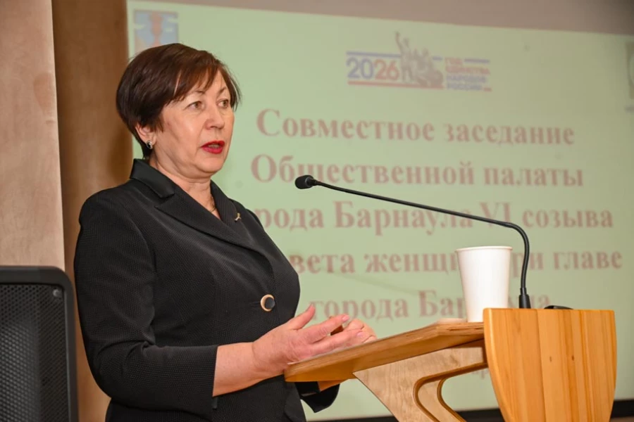 Выездное совместное пленарное заседание Общественной палаты города и Совета женщин при главе Барнаула.