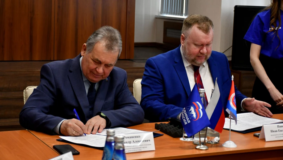 Подписание соглашения о социальном партнерстве между региональным отделением «Единой России» и Алтайским краевым союзом организаций профсоюзов.