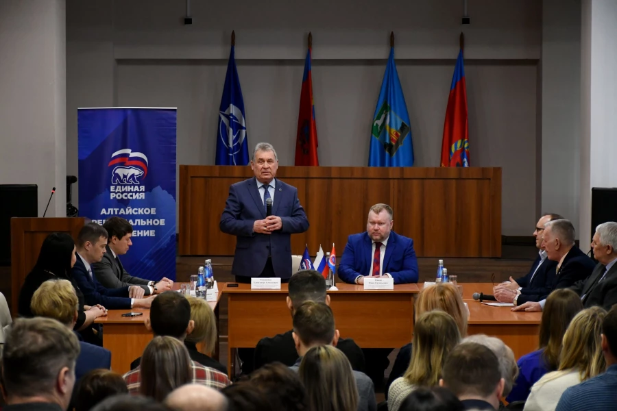 Мероприятие, посвященное подписанию соглашения о социальном партнерстве между региональным отделением «Единой России» и Алтайским краевым союзом организаций профсоюзов.