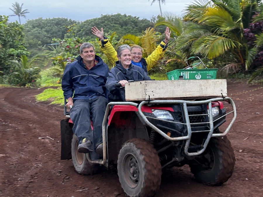 Евгений Лавров, Кэрол и ее дочь. Питкэрн.