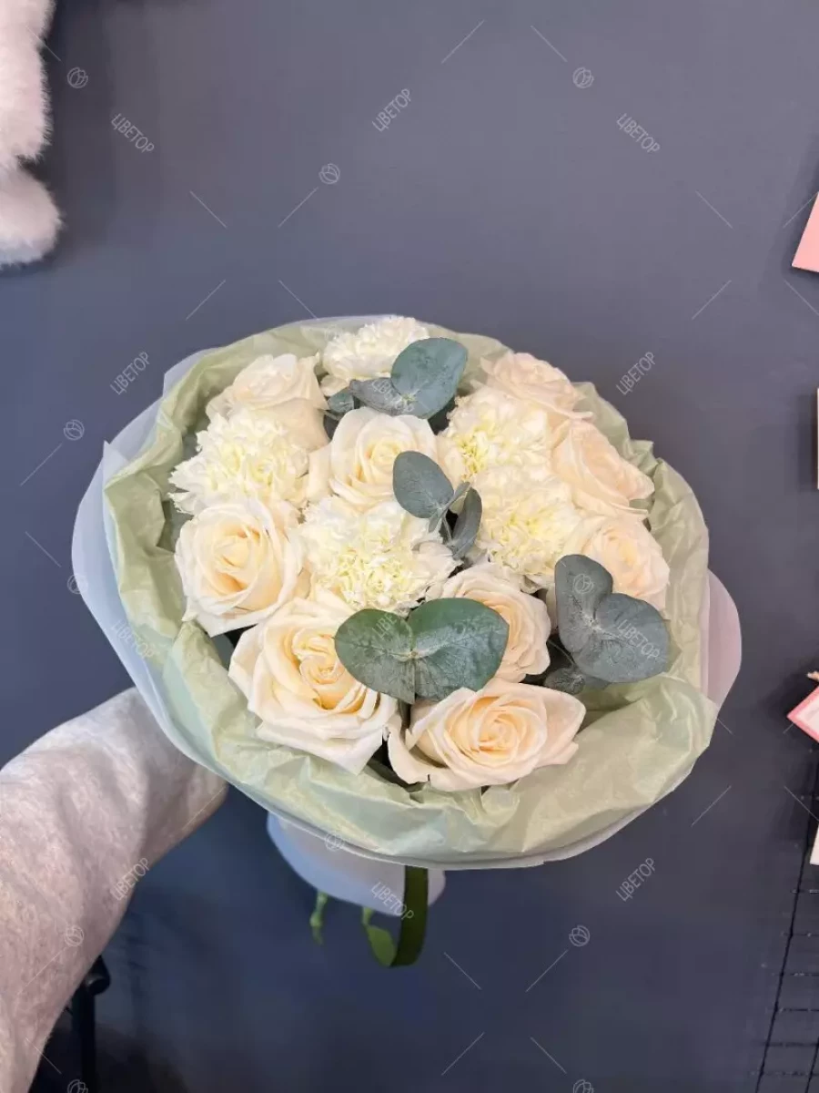 Букет роз, 3 433 рубля.