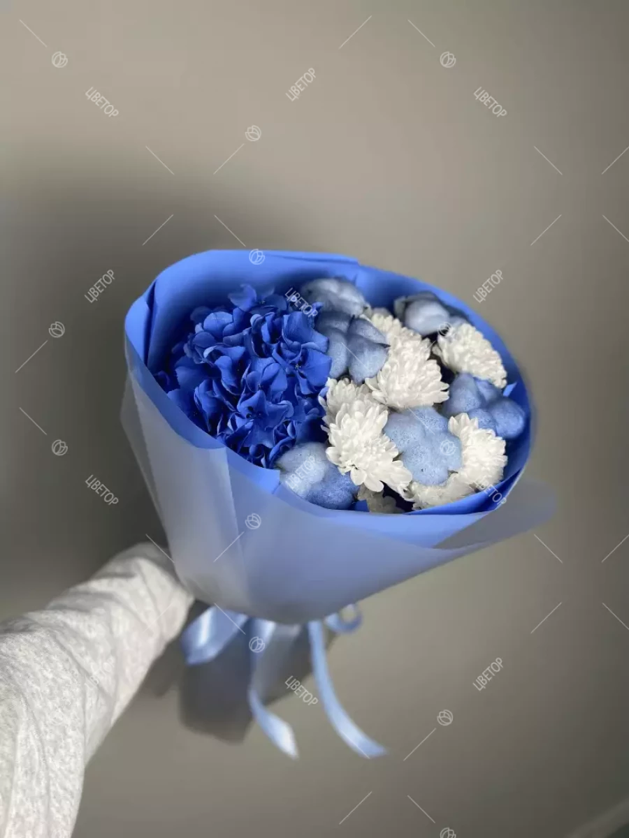 Букет хризантем, гортензий и хлопка, 1 880 рублей.