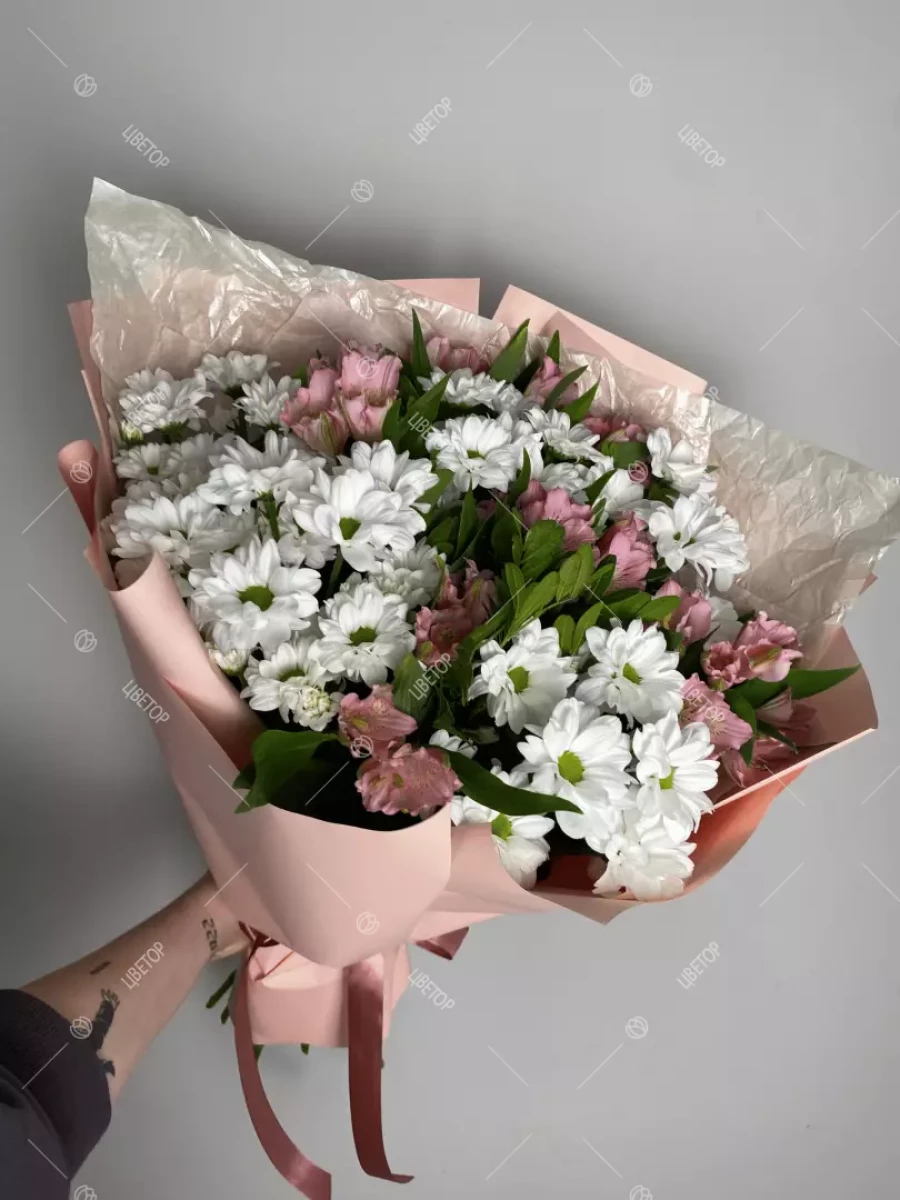 Сборный букет, 3 880 рублей.