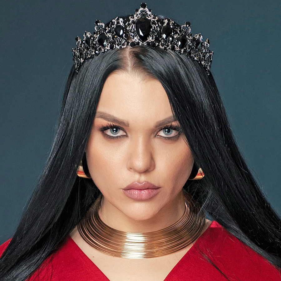 Анна Вертюхова обладает способностью оказывать влияние на человеческое сознание. Экстрасенсорные способности у ведьмы пробудились после внезапной смерти её отца, когда ей было всего три года.