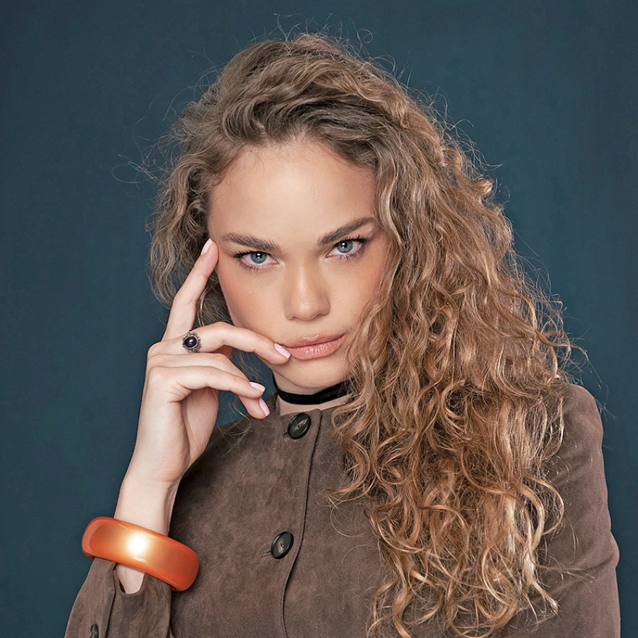 Дженнифер Бьянки — ведьма итальянского происхождения с русскими корнями.
На испытаниях у нее всегда с собой есть бутылочка оливкового масла. Как именно оно ей помогает Дженнифер держит в секрете. Благодаря этому необычному методу она смогла обнаружить человека, спрятанного в багажнике. 