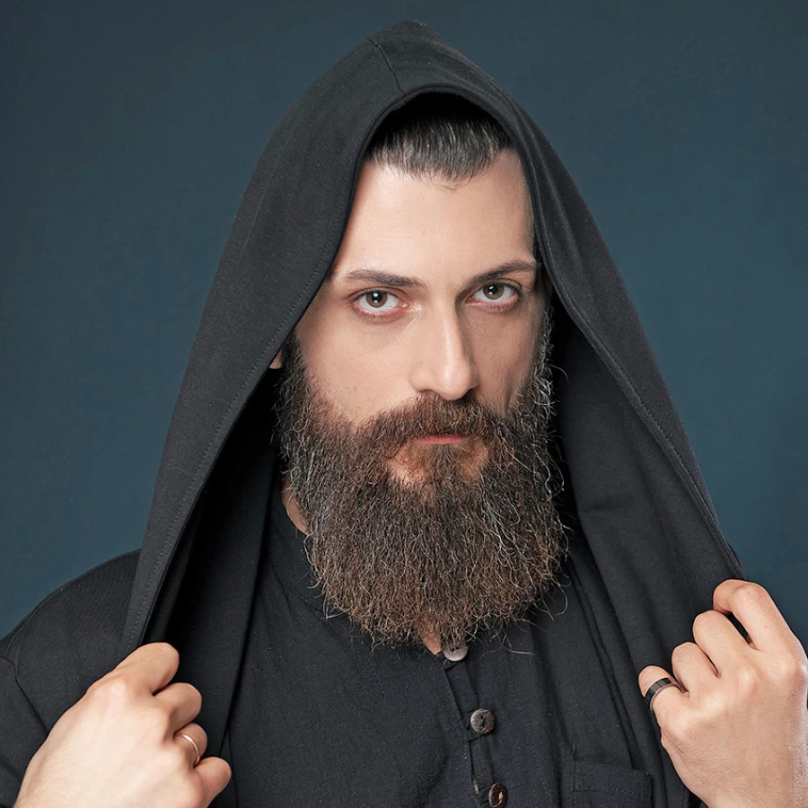 Моханад Дликан — экстрасенс из Сирии. В 12 лет его сердце остановилось, причем без объективных на то причин. Ему удалось выжить, и с тех пор он видит и слышит больше, чем другие люди.