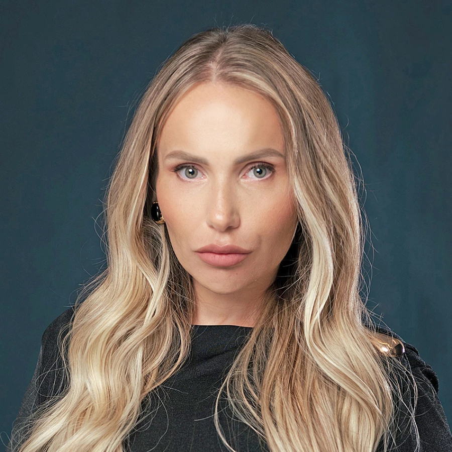 Полина Книна  в возрасте 29 лет Полина попала в автомобильную аварию, пережила клиническую смерть и несколько месяцев провела в коме. После пережитого у Полины открылись экстрасенсорные способности. Бывшая жена Сергея Руфлядко пришла на шоу, чтобы раскрыть правду о нём.