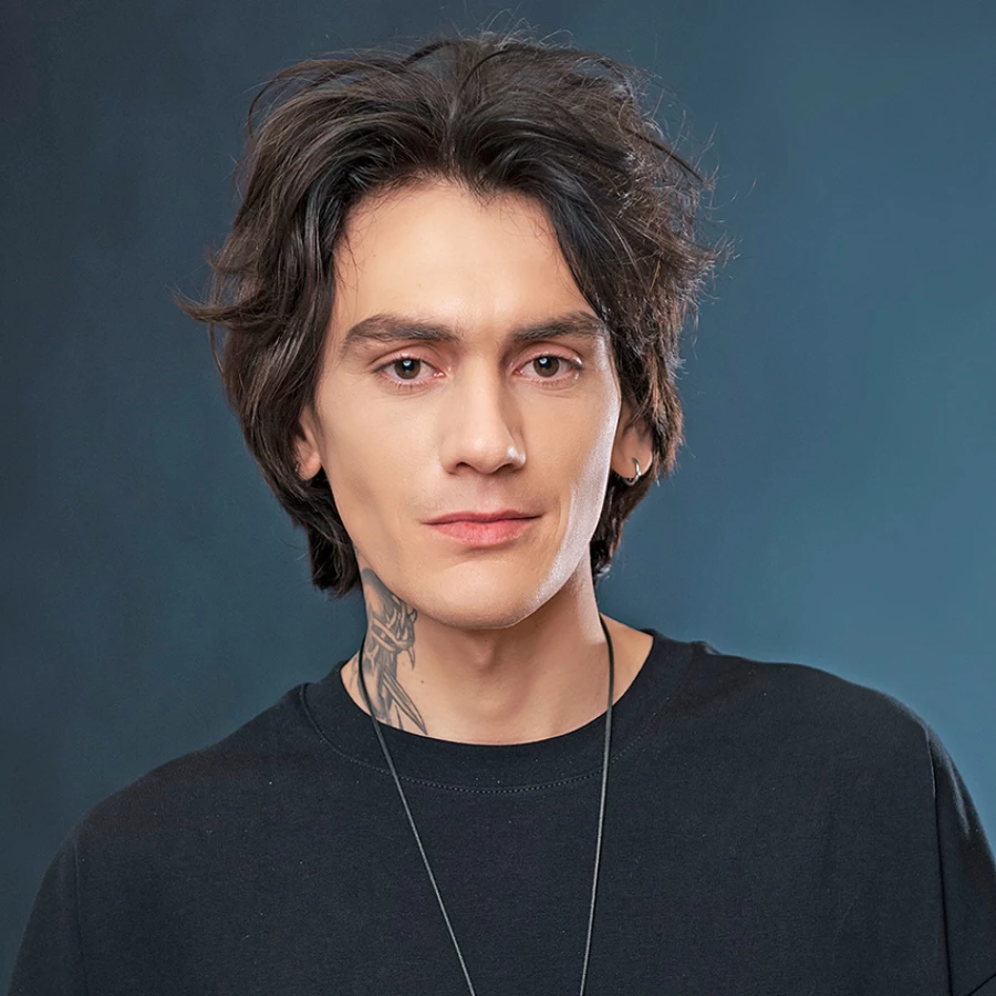 Семен Лесков — самый скрытный участник, называет себя ведьмаком из Сибири.