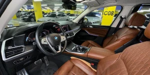 В Барнауле продают BMW X7.