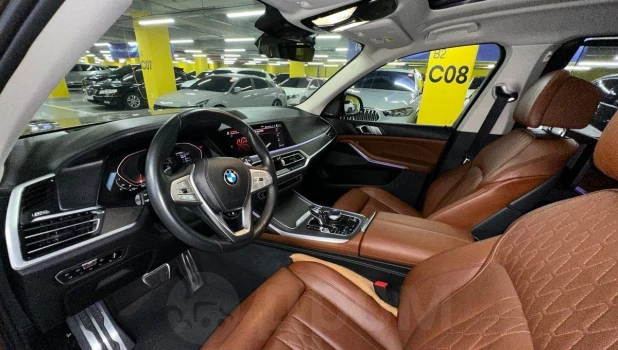 В Барнауле продают BMW X7.