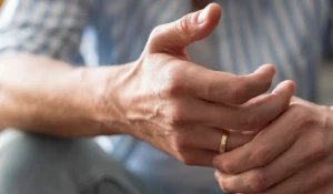 Онемение рук.