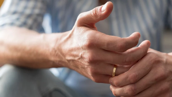 Онемение рук.