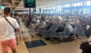 Российские туристы в аэропорту Дубая.