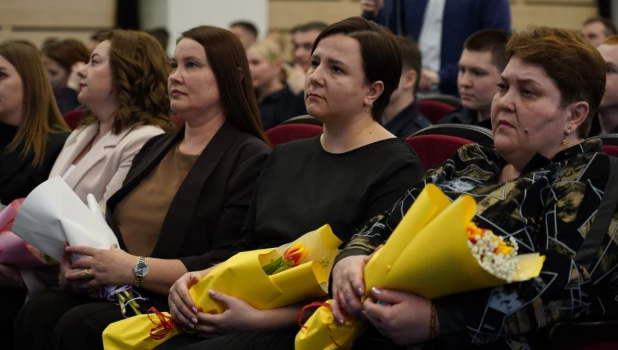 В Барнауле открылась фотовыставка «Жены Героев».