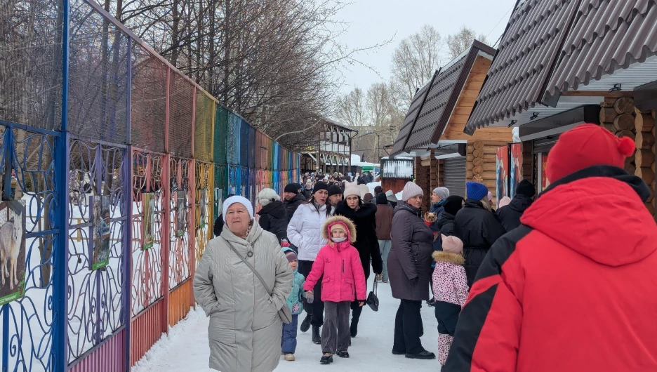 Барнаульцы отметили 8 марта в кругу «пушистых» друзей.