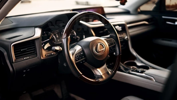 Lexus RX350 продают в Барнауле за 4,9 млн рублей.
