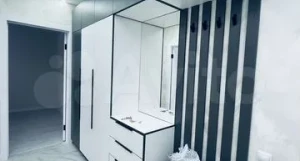 Трехкомнатная квартира-клиника продается в Барнауле за 7 млн рублей.