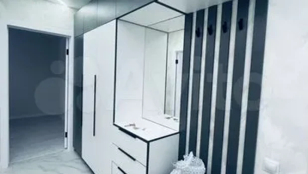 Трехкомнатная квартира-клиника продается в Барнауле за 7 млн рублей.