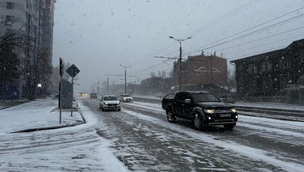 Дорога. Метель. Снег.