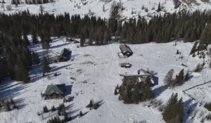 Снежные горы на Алтае.